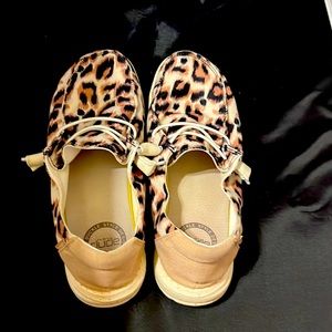 Like new Hey Dudes. Leopard. Size 6